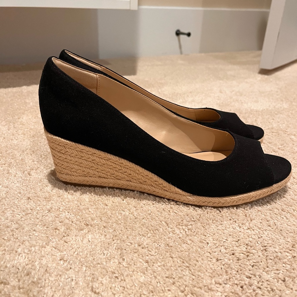 Bandolino Black and Tan Wedge Peep Toe Shoes
